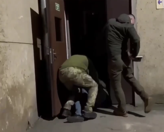 Похитили и пытали: на Закарпатье ТЦК насильственно мобилизовали парализованного жителя Киевской области - СМИ