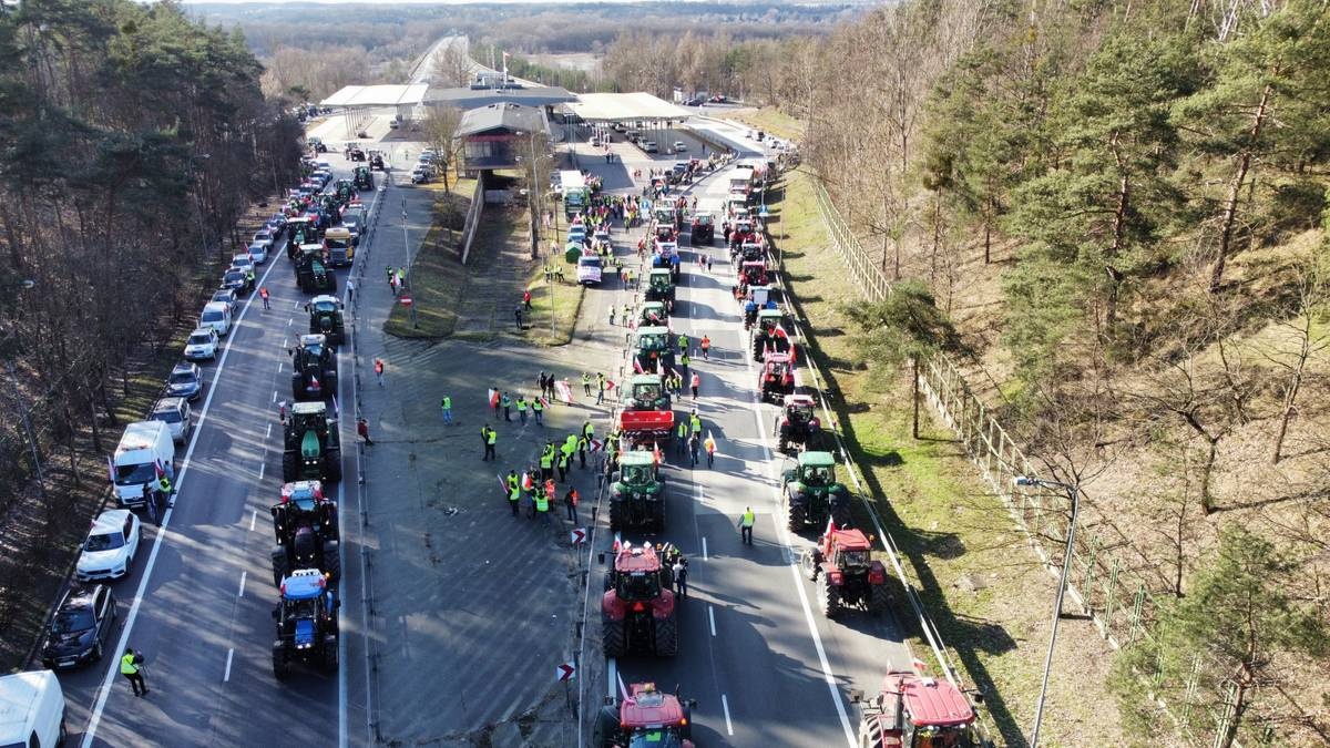 Польские фермеры устроили акцию протеста на границе с Германией