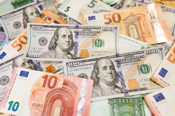 Курс валют в марте: что будет с долларом и евро