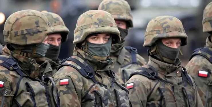 У Польщі розповіли про можливе відправлення військових до України