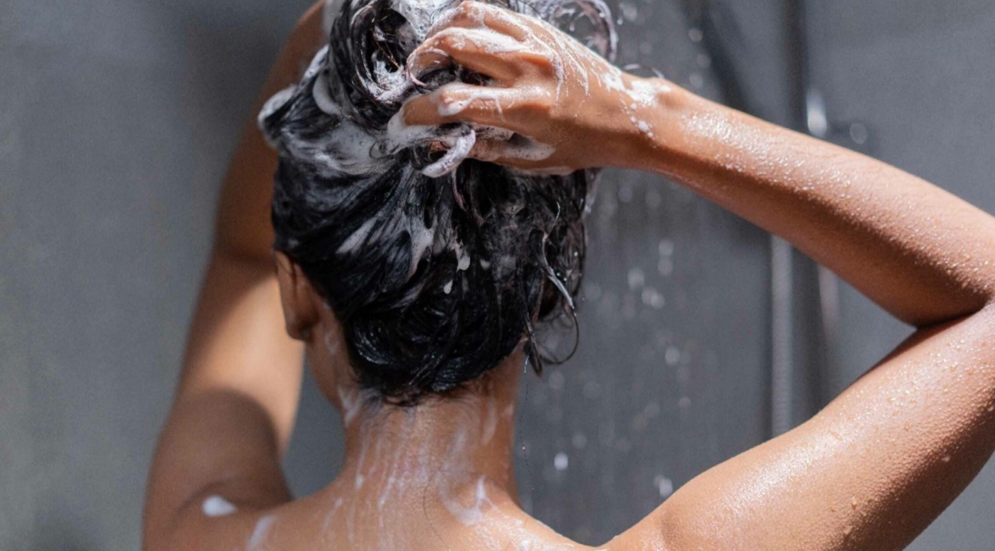 Догляд за волоссям: як правильно мити голову