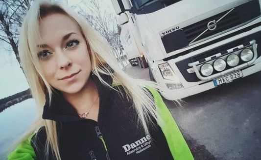 В Украине женщины могут бесплатно научиться управлять грузовиком: что известно