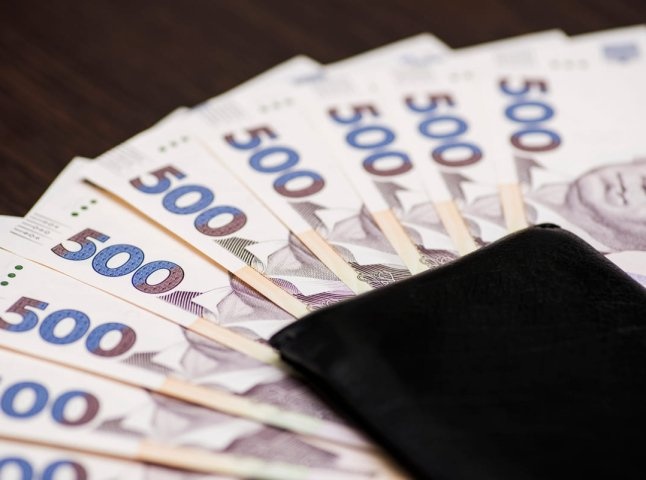 Госстат уверяет, что средняя зарплата украинцев превысила 19 тысяч гривен