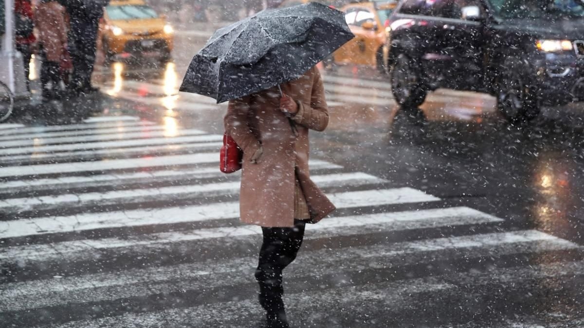 В Україні стане відчутно холодніше: у яких регіонах може випасти сніг