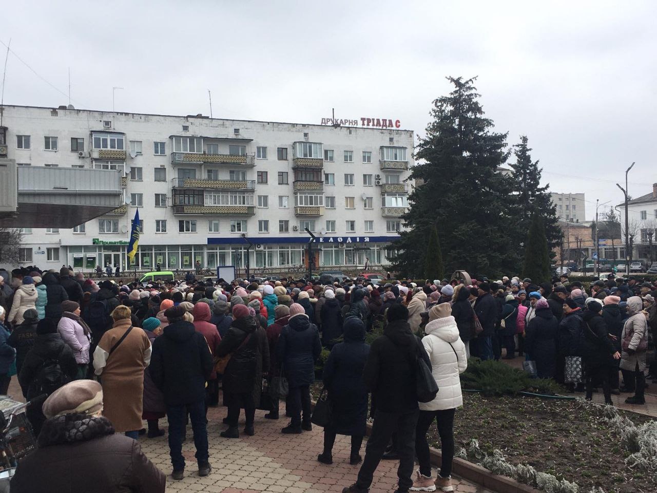 Готові на зіткнення з поліцією: на Житомирщині пенсіонери вийшли на протест