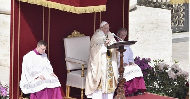 Не капітуляція: у Ватикані пояснили "дивну" заяву Папи Римського про війну в Україні