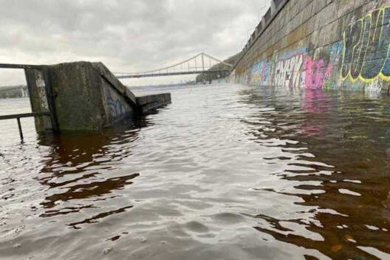 Киевлян предупредили о сбросе воды из Киевского водохранилища