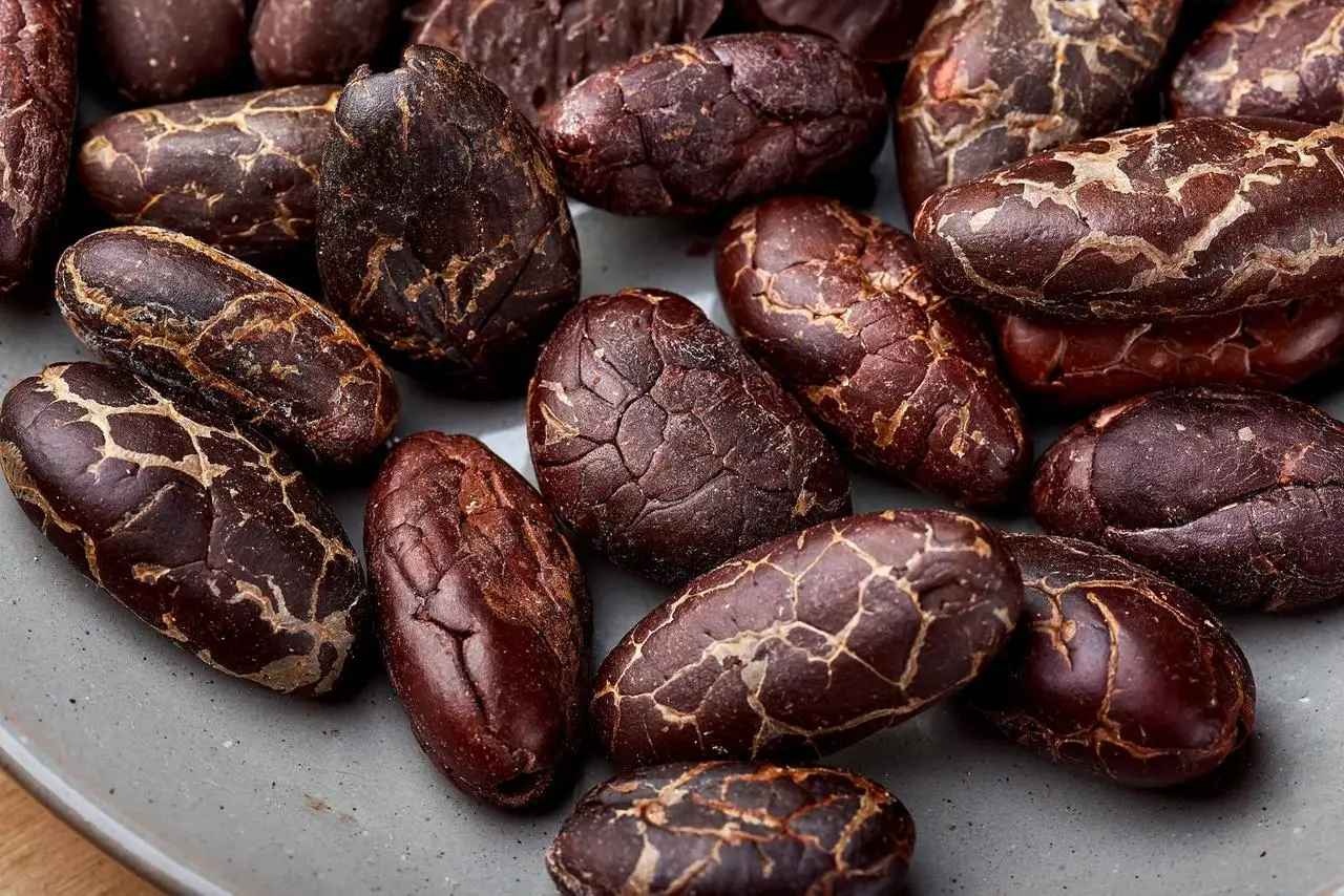 Нестача какао-бобів: коли ціни на шоколад у всьому світі зростуть