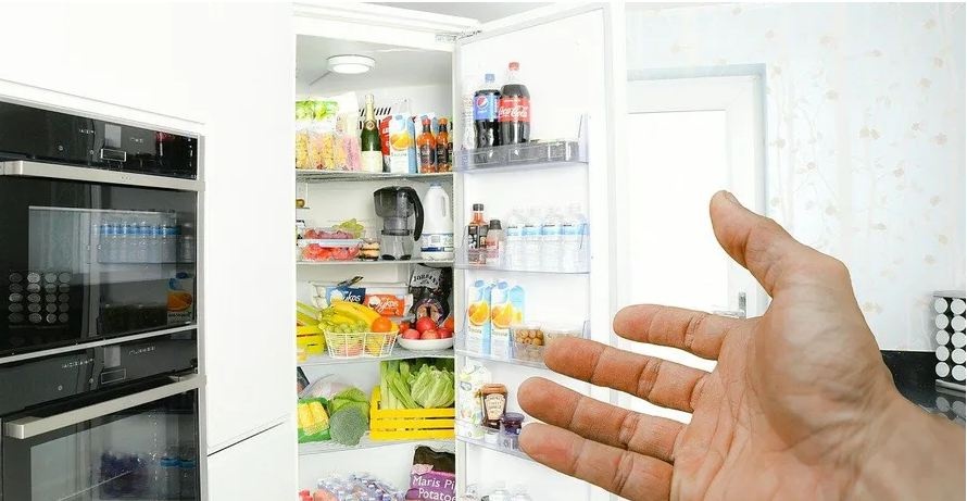 Як правильно заповнювати холодильник: названі найкращі місця для продуктів