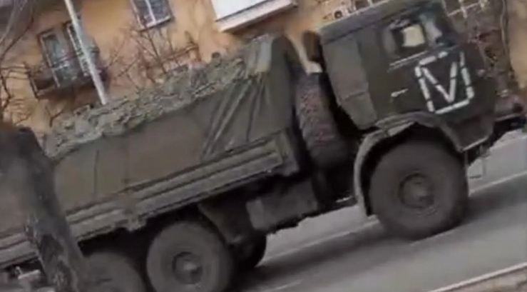 Окупанти перекидають на Бердянськ вантажівки з новим маркуванням