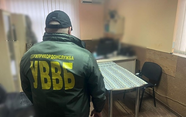 На границе задержали украинца, который предлагал пограничнику 9000 долларов взятки