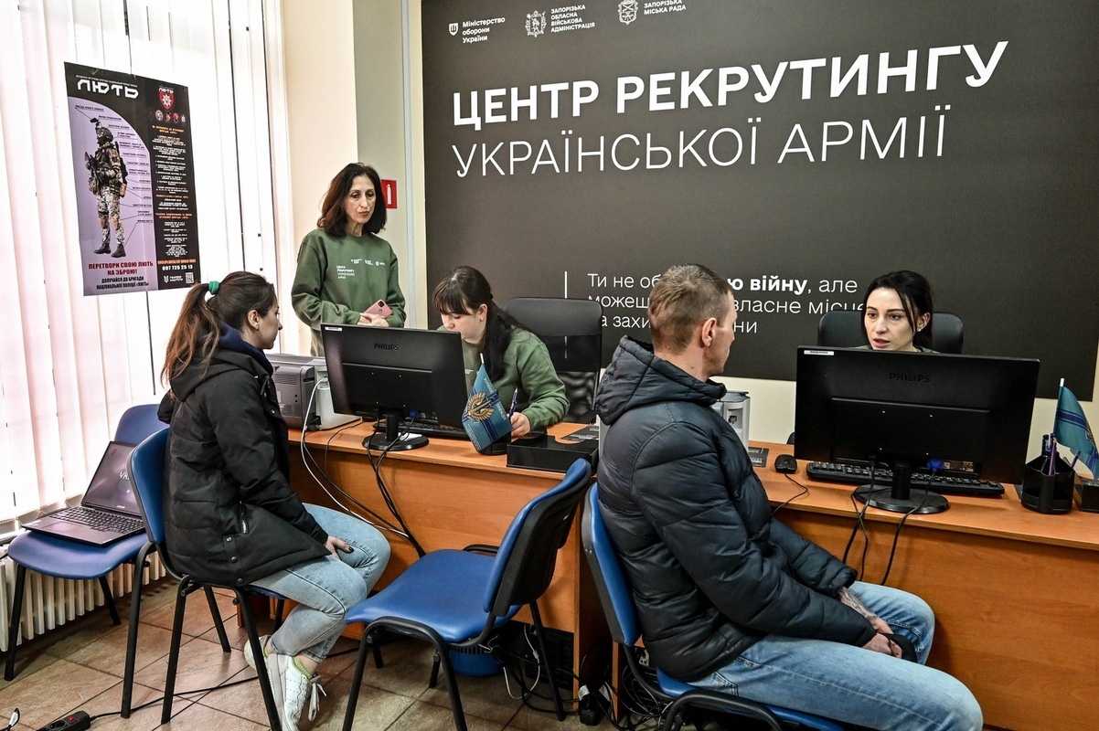 В Украине открываются центры рекрутинга: на какие должности в ВСУ наибольший спрос