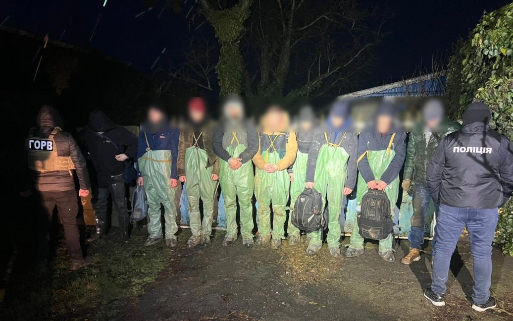 Группа мужчин в ОЗК пыталась пересечь границу Украины