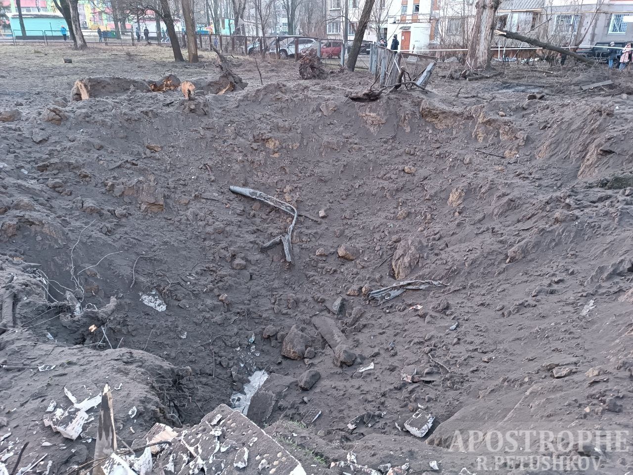 В Святошинском районе Киева образовалась семиметровая воронка