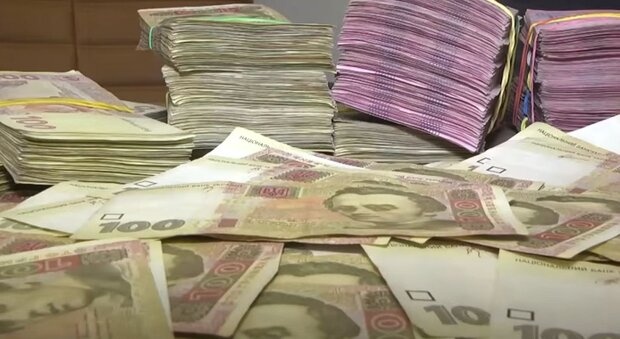 200 тысяч грн пенсии: кто ежемесячно получает большие деньги
