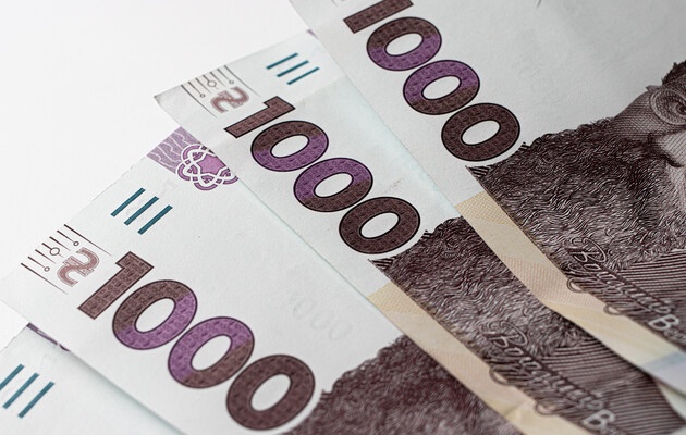 Зарплаты украинских чиновников: кому платят много денег