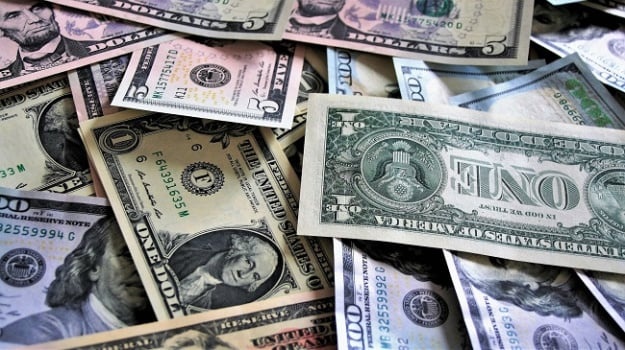 Стоимость доллара в Украине уже превысила исторический рекорд: что советуют сделать эксперты