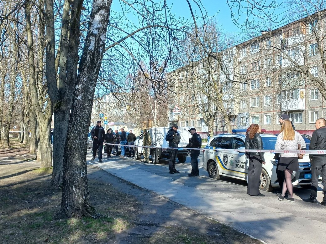 В Житомире местные жители сообщили о звуках выстрелов, мужчина получил ранение