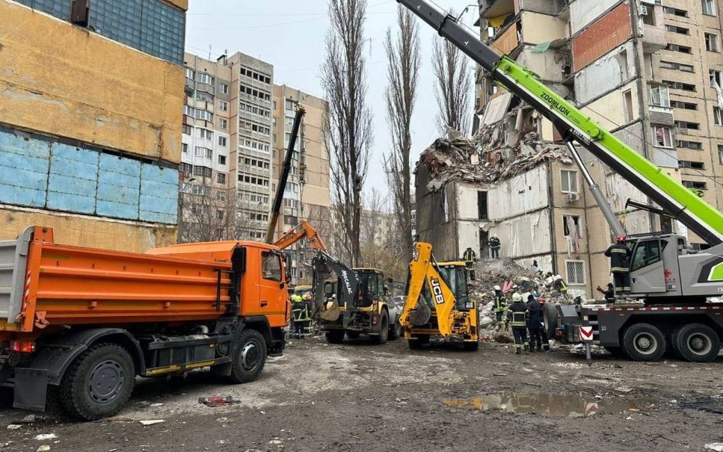 В Одессе начали демонтаж девятиэтажки, которую в ночь на 2 марта атаковал российский дрон