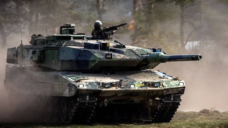 Російські та українські інженери влаштували змагання за танки Strv122: Forbes назвало причини