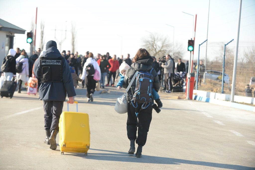 Социологи выяснили, почему украинские беженцы возвращаются из-за границы