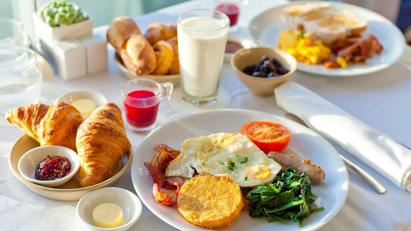 Диетолог назвала самый вредный завтрак: чем лучше не питаться утром