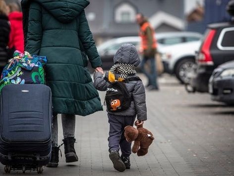У Польщі дітей українських біженців змусять ходити до місцевих шкіл