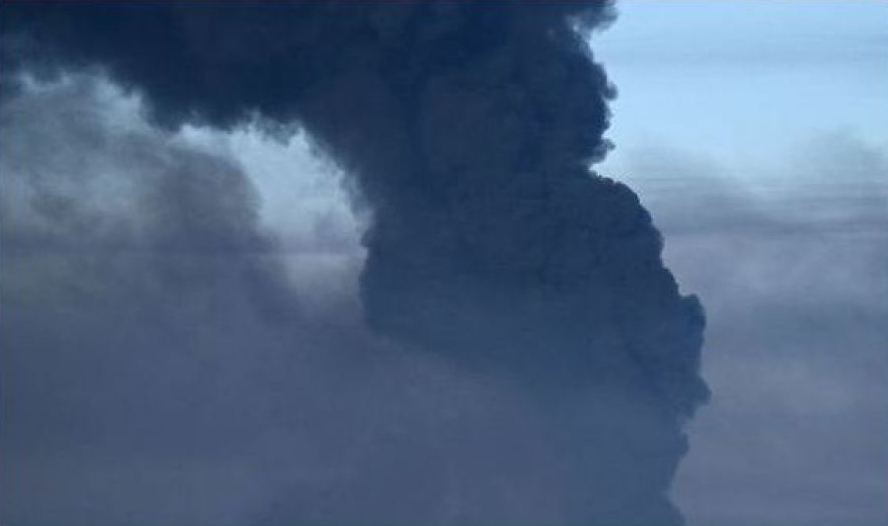 ЗСУ вразили паливну базу ЗС РФ на Херсонщині, над місцем прильоту чорний дим