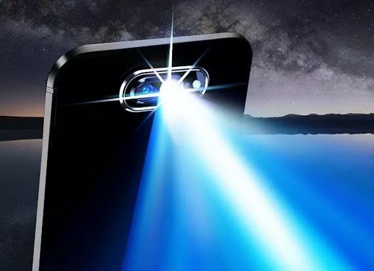 Опасное приложение: почему нельзя использовать фонарик на телефоне