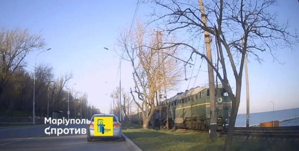 "Плохой звоночек", - Андрющенко рассказал, что , оккупанты запустили в Мариуполе поезд