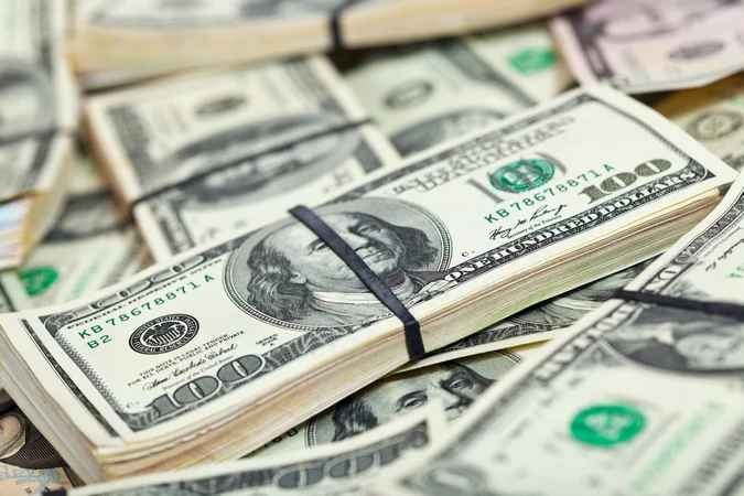 Подорожание доллара: почему растет спрос на валюту