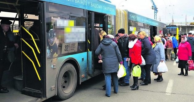 Біла дитину в автобусі: деталі скандалу зі "злою бабцею" у Києві