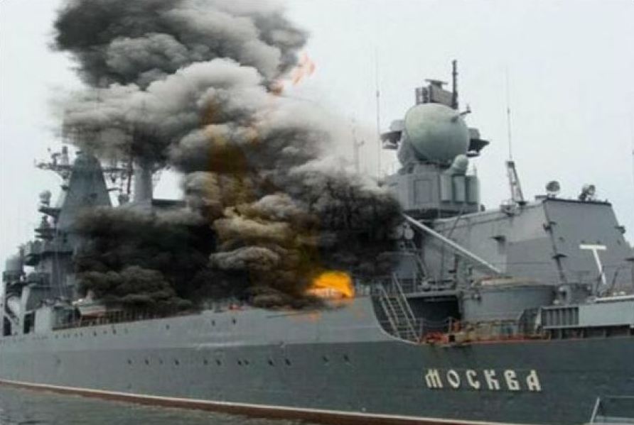 До мережі потрапили кадри останнього виходи крейсера "Москва" з бухти Севастополя