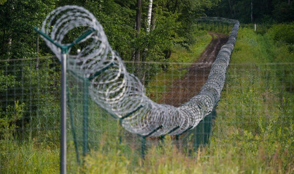 Страны Балтии ускоренно строят укрепления на границе с РФ, - Financial Times