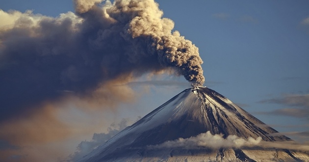 Хотела красивое фото: туристка упала внутрь действующего вулкана