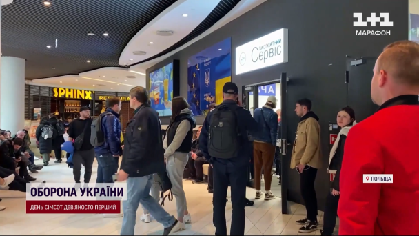 Воевать должна техника, а не люди: украинцы за границей возмущаются из-за приостановки консульских услуг