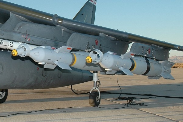 Великобритания передаст Украине высокоточные авиабомбы с лазерной наводкой