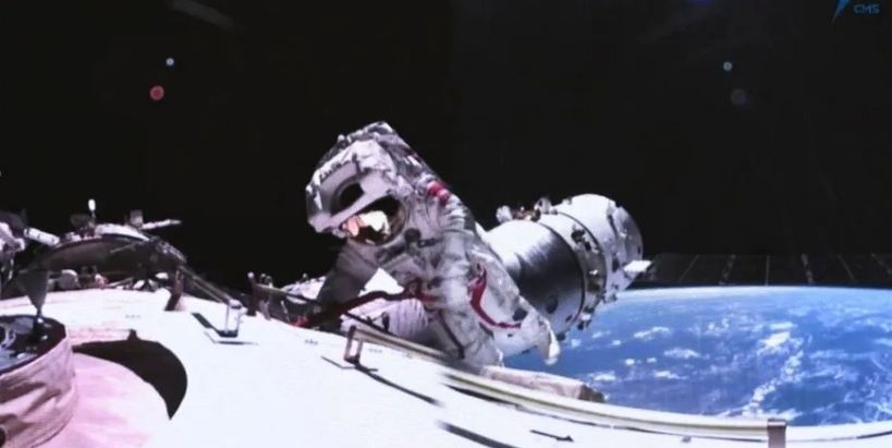 "Щось" вдарило в космосі китайською орбітальною станцією "Тяньгун": є пошкодження