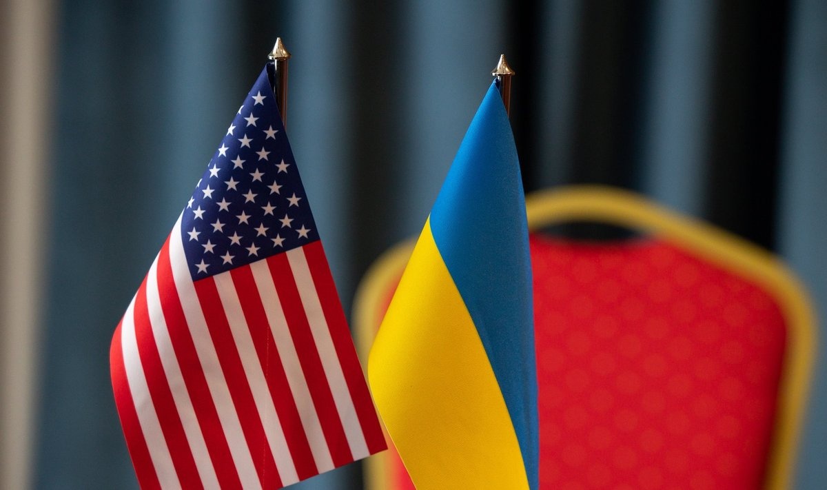 "Якщо Україна думає, що Конгрес надасть їй ще 60 мільярдів доларів, то це не так", - сенатор США