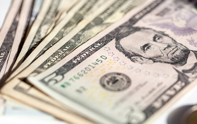 Курс доллара: сколько будет стоить валюта в ближайшее время