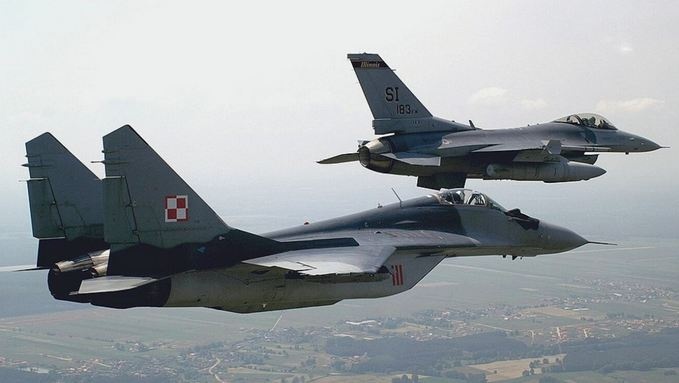 Польща через ракетну атаку Росії двічі за ніч піднімала свої літаки