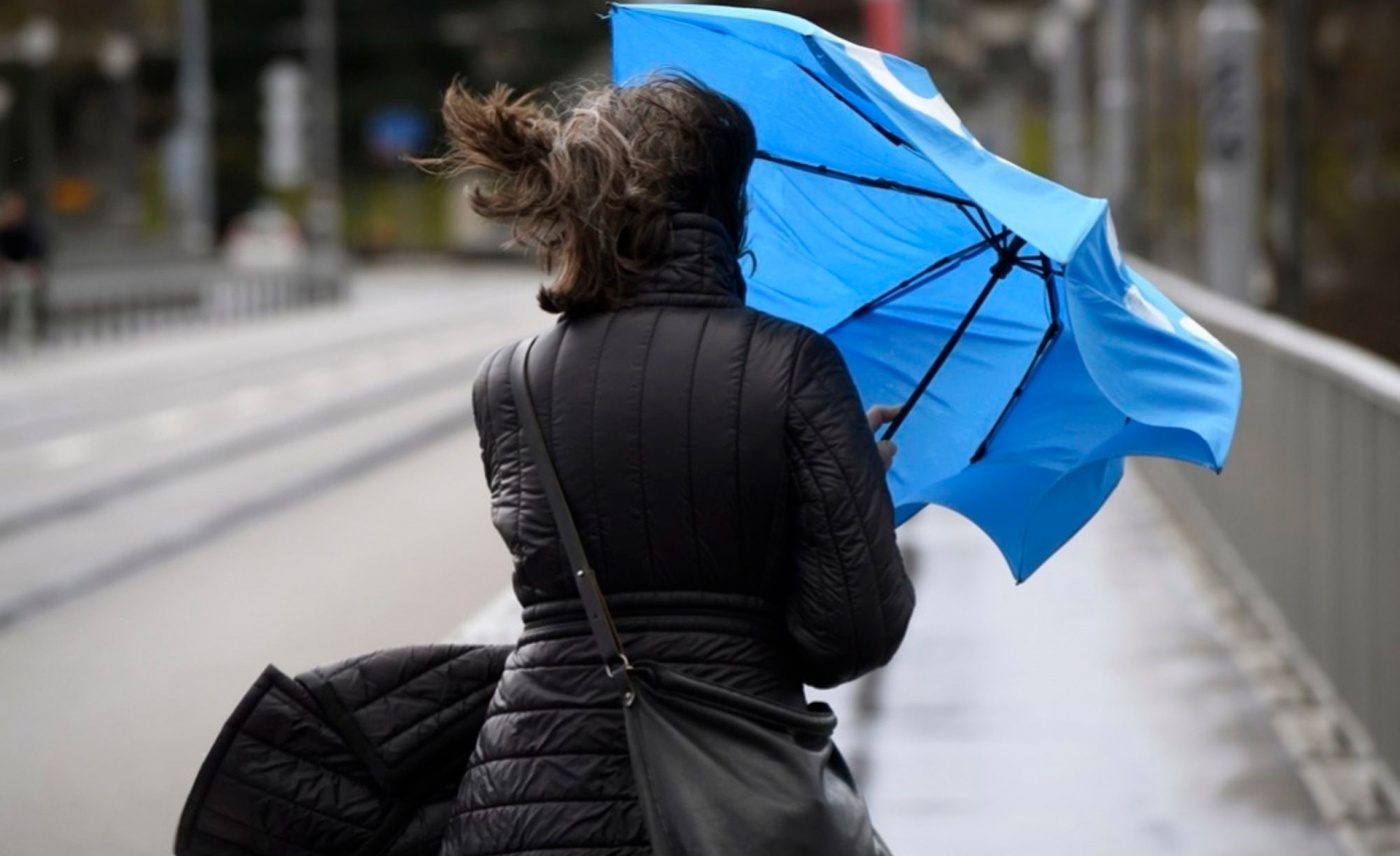 У Києві оголошено штормове попередження, столицю накрив сильний вітер