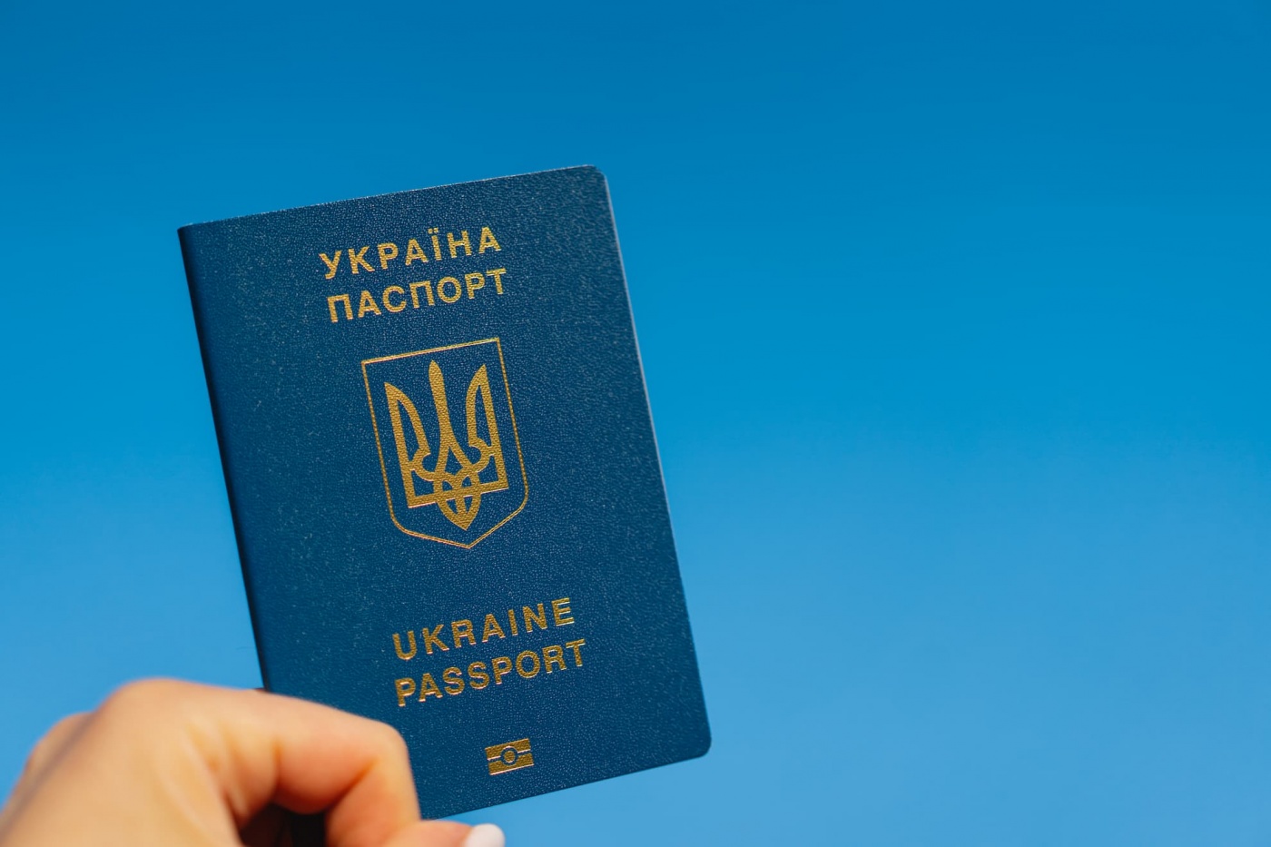 Як отримати українські документи за кордоном: пояснення паспортного сервісу
