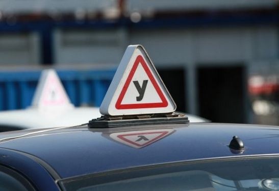 Знак "У" поза законом: в Україні набули чинності зміни до правил дорожнього руху