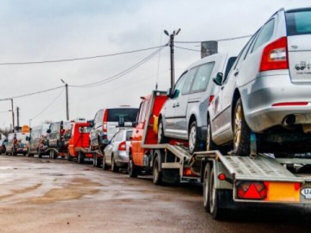 Ввезення легкових автомобілів в Україну зросло: які моделі авто найпопулярніші