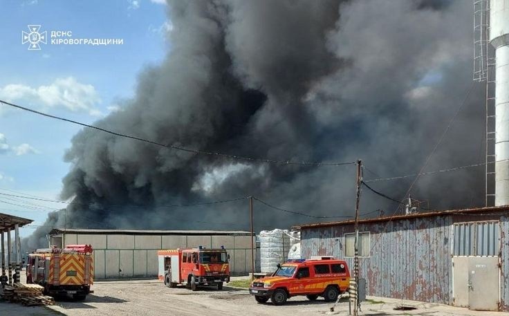 У Кропивницькому пожежа на заводі із хімікатами: перевіряють безпеку повітря