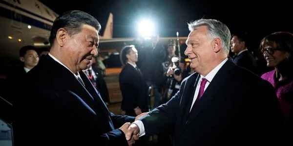 Сі Цзіньпін прибув до Угорщини: китайський лідер може розраховувати на теплий прийом