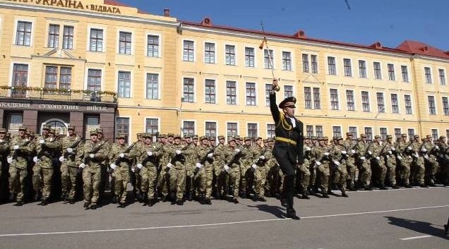 Просроченные продукты и буллинг: Академия сухопутных войск угодила в скандал