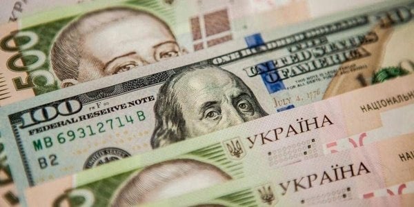 Вартість долара: обмінні пункти виставили нові курси валют