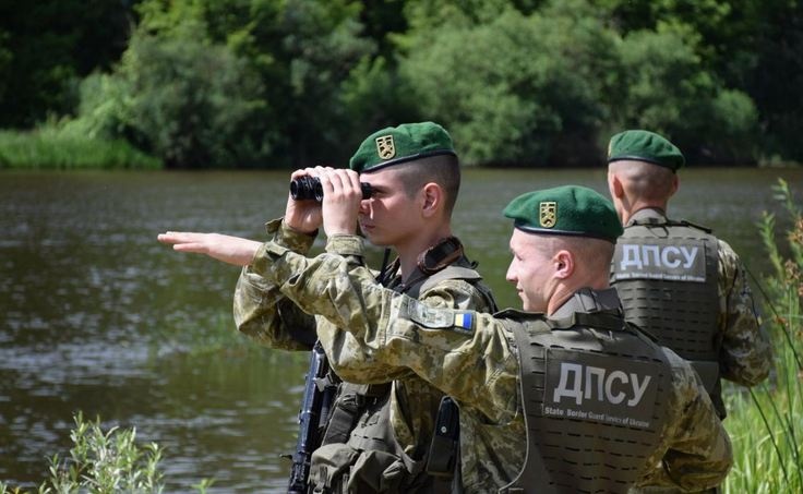 Прикордонник застрелив чоловіка, який намагався втекти до Румунії